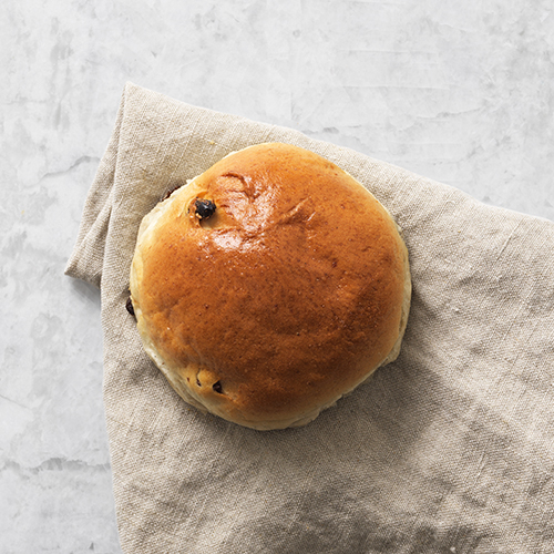 Tea Bun with Ra­i­sins